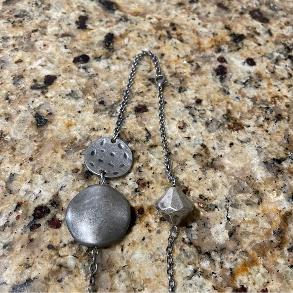 Hammered open circle necklace - Picture 3 of 5